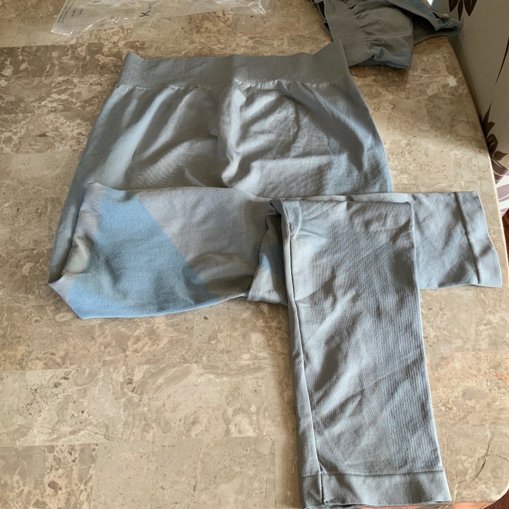 NWT KIMBERLY C Gray Blue Workout /Yoga  Set - Picture 4 of 4